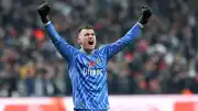 Dominik Livaković Barcelona'ya Transfer Oluyor mu? Hırvat Kalecinin Geleceği Belirsizliğini Koruyor