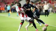 Fenerbahçe, Samsunspor'u 2-0 Mağlup Etti, Hakem Kararları Tartışma Yarattı