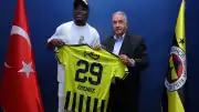 Emmanuel Emenike Fenerbahçe'yi Ziyaret Etti, Forma Hediye Edildi