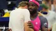 US Open'da Francis Tiafoe'dan Muhteşem Geri Dönüş: İki Set ve Servis Kırılmasından Sonra Yarı Finale Yükseldi