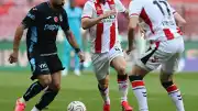 Karadeniz Derbisinde İlk Yarıda 3 Gol ve 1 Kırmızı Kart: Trabzonspor 3-0 Önde