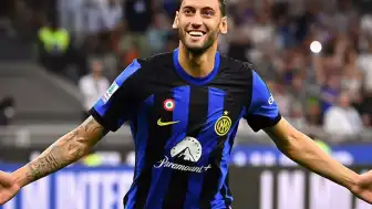 Hakan Çalhanoğlu'nun Golleri ve Asistiyle Inter Finale Yükseldi