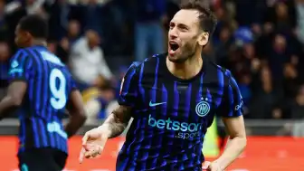 Hakan Çalhanoğlu'nun Golleri ve Asistiyle Inter Finale Yükseldi