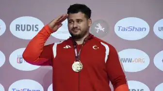 Rıza Kayaalp Avrupa Şampiyonası'nda 13. Altın Madalyasını Kazandı
