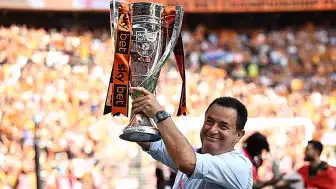 Acun Ilıcalı, Hull City'nin Premier Lig'e Yükselmesiyle Wembley'de Kupayla Kutlama Yaptı