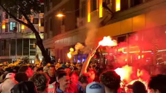 Aston Villa Taraftarları İstanbul'da Şampiyonluğu Coşkuyla Kutladı