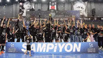 Beşiktaş Hentbol Takımı Şampiyonluk Kupasını Aldı