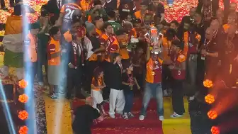 Galatasaray, Şampiyonluk Kupasını Rams Park'ta Kaldırdı