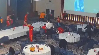 Galatasaray'da Şampiyonluk Sevinci: Futbolcu U.Ç.'nin Sandalyeyle Kutlaması Dikkat Çekti