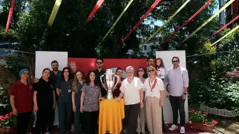 Galatasaray'ın Şampiyonluk Kupası Bayramda Galatasaraylılar Yurdu'nda Sergilendi