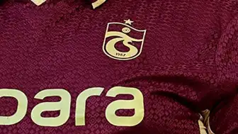Trabzonspor Taraftarının Araçlarındaki Bayraklara Bıçaklı Saldırı Girişimi Kamerada
