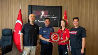 Akhisarlı Milli Bisikletçi Nazife Tuncel'den Emniyet ve Jandarma Teşkilatına Teşekkür Ziyareti