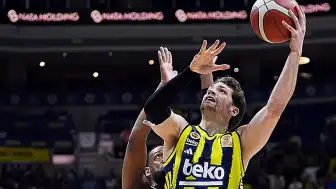 Fenerbahçe Beko, Anadolu Efes Karşısında Büyük Farkı Kapatarak Galip Geldi