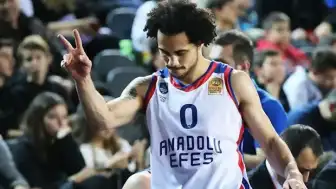 Anadolu Efes'te Shane Larkin Dönemi Sona Erdi: Fenerbahçe Beko ile Anlaşma Bekleniyor
