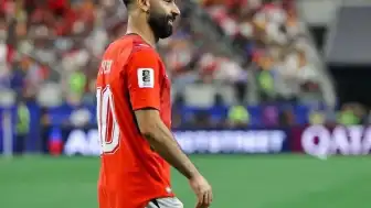 Beşiktaş Başkanı Serdal Adalı: "Menajer, komisyonunu inanılmaz rakamlara çıkardı. Bu oran yaklaşık yüzde 35'e ulaştı. Bizim açımızdan böyle bir yüzde hiçbir koşulda kabul edilemez. Salah'ın bu rakamlardan haberi olduğunu sanmıyoruz."
