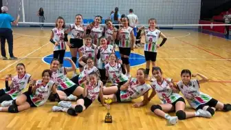 Kütahya'da TKİ Tavşanlı Linyitspor Voleybol Turnuvasında İki Takımla İlk İki Sırayı Aldı