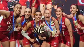 Milli Kadın Voleybol Takımı'nın Başarısı ve Santarelli'nin Açıklamaları