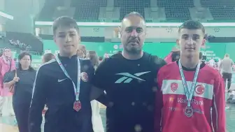 Minikler Türkiye Güreş Şampiyonası'nda Düzceli Sporculardan Gümüş Madalya