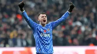 Dominik Livaković Barcelona'ya Transfer Oluyor mu? Hırvat Kalecinin Geleceği Belirsizliğini Koruyor