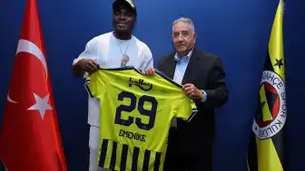 Emmanuel Emenike Fenerbahçe'yi Ziyaret Etti, Forma Hediye Edildi