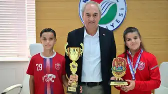 Kepez'in Şampiyon Sporcuları Başkan Kocagöz'ü Ziyaret Etti