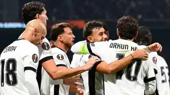 Beşiktaş'ta Savunma Hattında 4 Aday, 2 Forma İçin Yarışacak