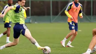 Fenerbahçe'de Galatasaray Derbisi Hazırlıkları Sürüyor: Mert Müldür Takıma Katıldı