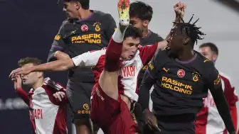 Galatasaray'da İki Genç Oyuncuyla Yollar Ayrılıyor Olabilir