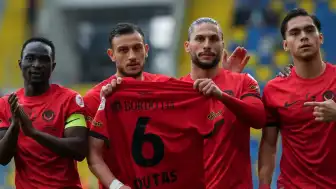 Gençlerbirliği'nde Mendes'ten Goutas'a Gol Sevinciyle Jest