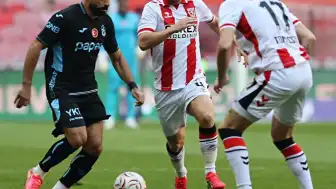 Karadeniz Derbisinde İlk Yarıda 3 Gol ve 1 Kırmızı Kart: Trabzonspor 3-0 Önde