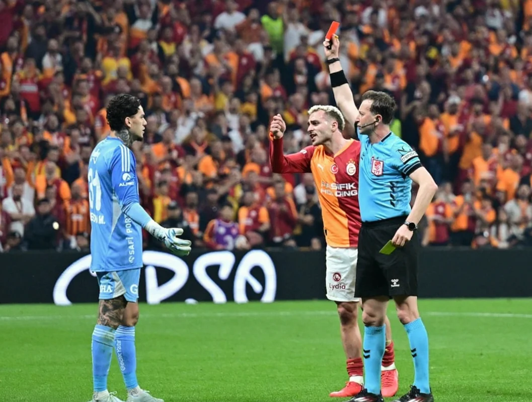 Ederson'dan Açıklama: Hakem Yönetimine Tepki Gösterdi