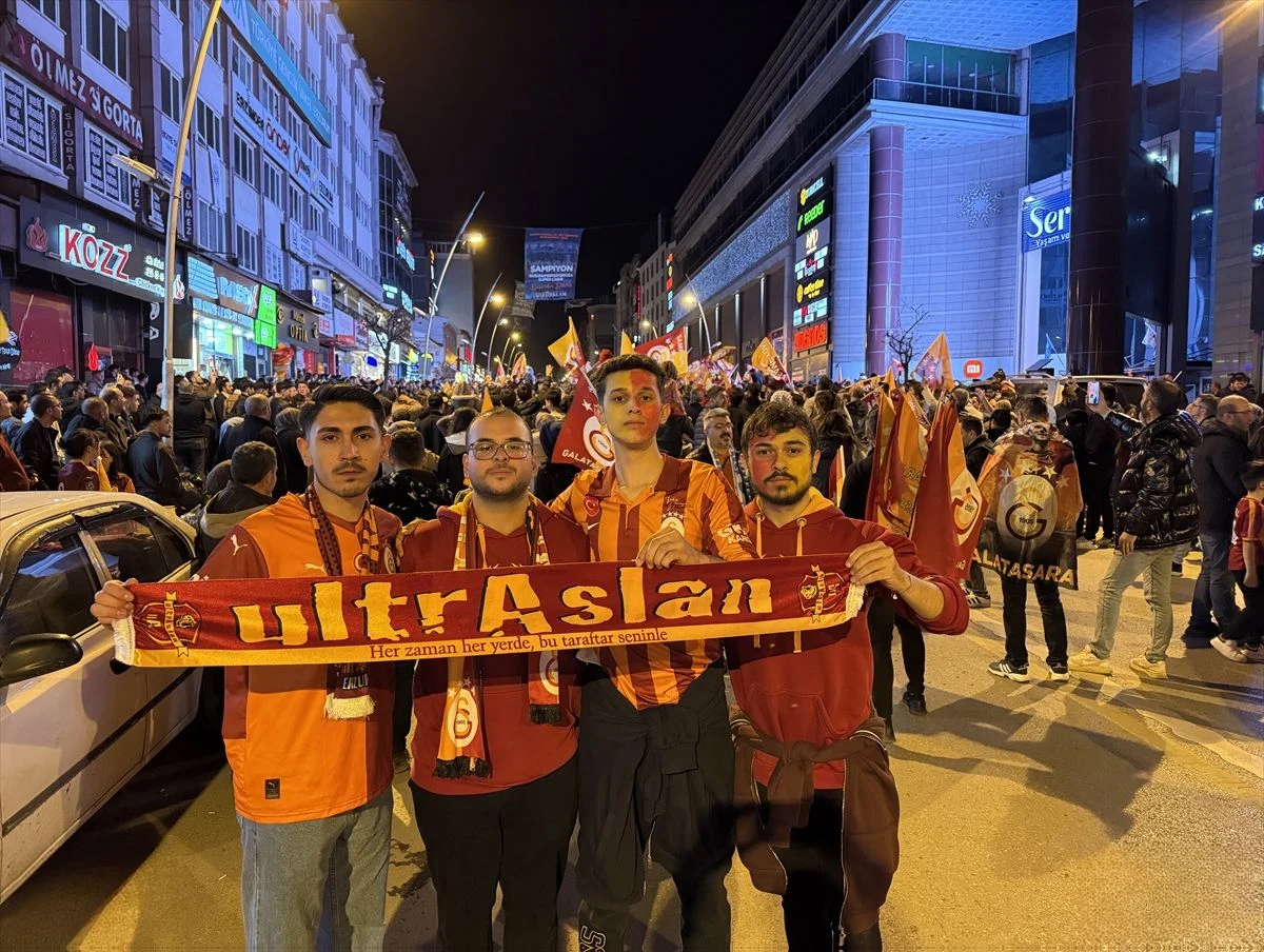 Galatasaray'ın Şampiyonluk Kutlamaları Türkiye'nin Dört Bir Yanında Coşkuyla Sürüyor