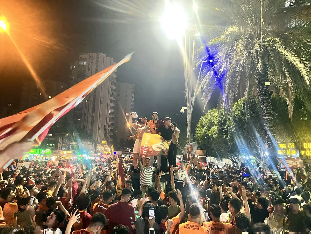 Galatasaray'ın Şampiyonluğu Adana'da Coşkuyla Kutlandı