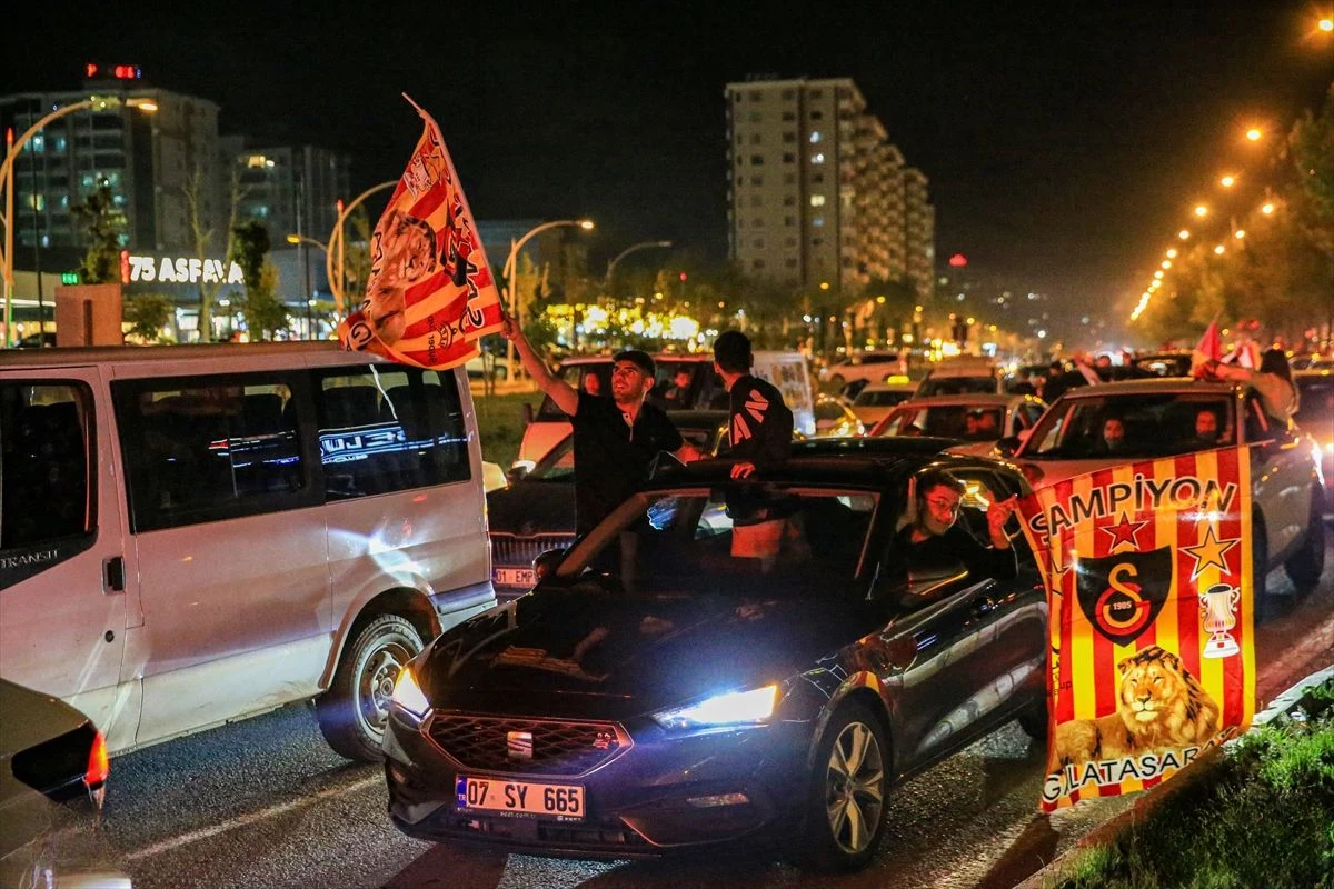 Galatasaray'ın Şampiyonluğu 7 İlde Coşkuyla Kutlandı