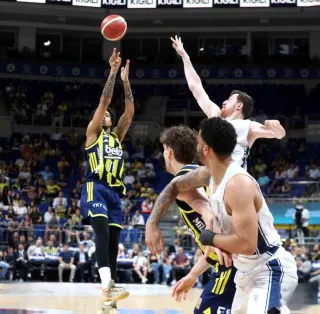 Basketbol Süper Ligi: Fenerbahçe Beko, A. Efes'i 1 Sayıyla Geçti: 60-59