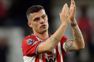 Beşiktaş Yönetimi Granit Xhaka ile İlgili Gelişmeleri Takip Ediyor