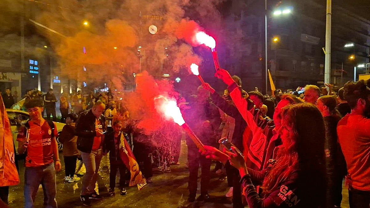 Galatasaray Taraftarlarından Şampiyonluk Kutlaması