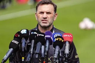 Galatasaray Teknik Direktörü Okan Buruk, Vedat Muriqi ile görüştü