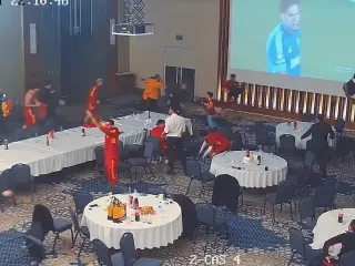 Galatasaray'da Şampiyonluk Sevinci: Futbolcu U.Ç.'nin Sandalyeyle Kutlaması Dikkat Çekti
