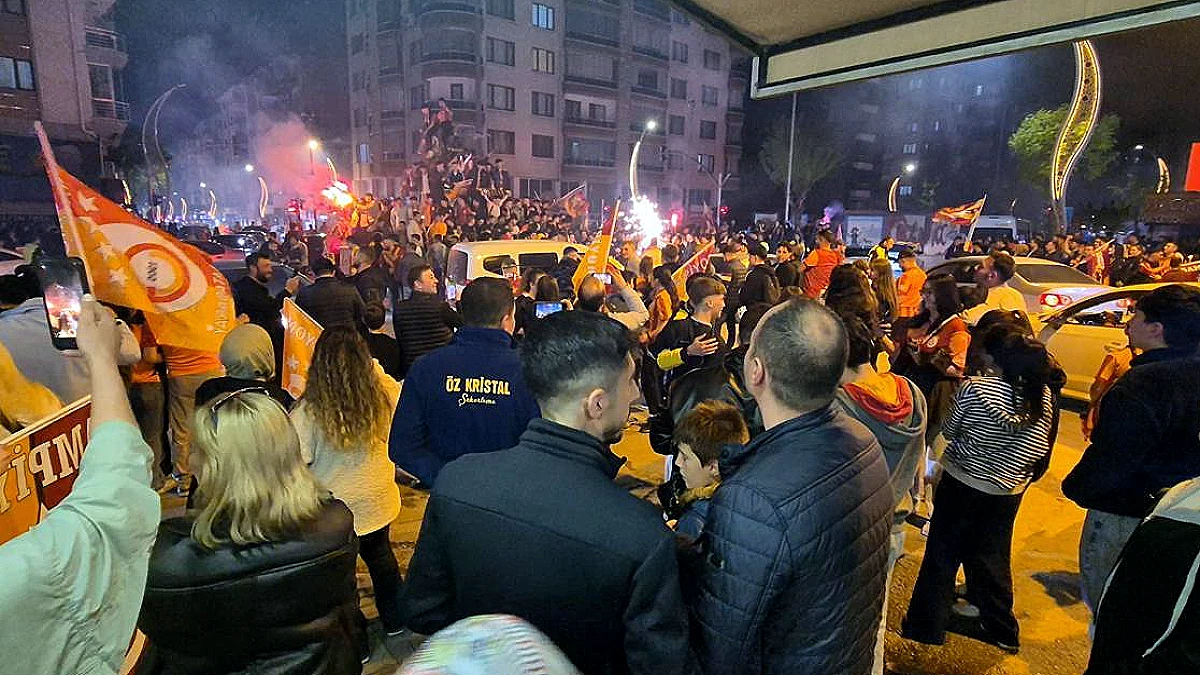 Galatasaray'ın Şampiyonluğu Afyonkarahisar'da Coşkuyla Kutlandı