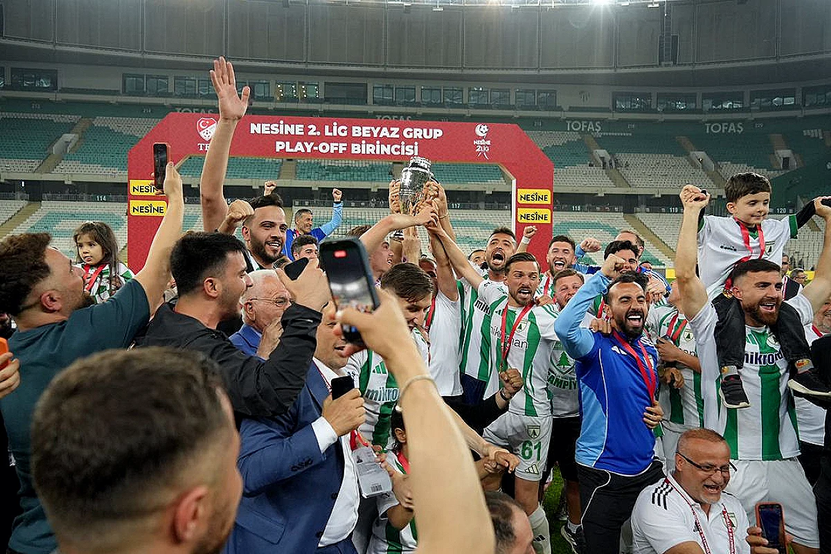 Muğlaspor, penaltılarla 1. Lig'e yükseldi