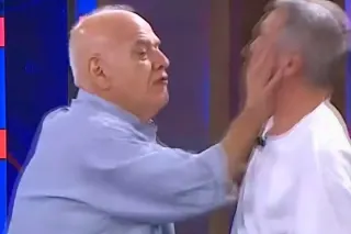 Ahmet Çakar ve Abdülkerim Durmaz, Tartışmalı Pozisyonu Canlandırdı: Çakar Tokat Attı