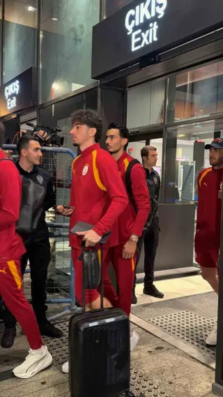 Galatasaray, Trabzonspor Maçı İçin Trabzon'a Geldi; 4 Oyuncu Kadroda Yer Almıyor