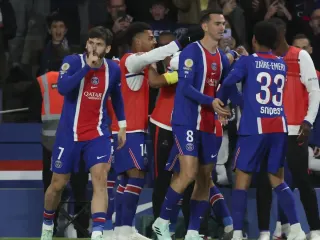 Galatasaray'ın Rakibi PSG'de Sakatlıklar: Kvaratskhelia Ameliyat Olacak
