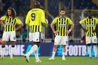 Slavia Prag'ın Son Dakika Golü Fenerbahçe'yi Üzdü, Çek Basını Turuncu-Lacivertli Takımı Eleştirdi