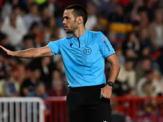 Trabzonspor-Beşiktaş Maçında VAR Hakemi İspanyol Raul Martin Gonzalez Frances Oldu